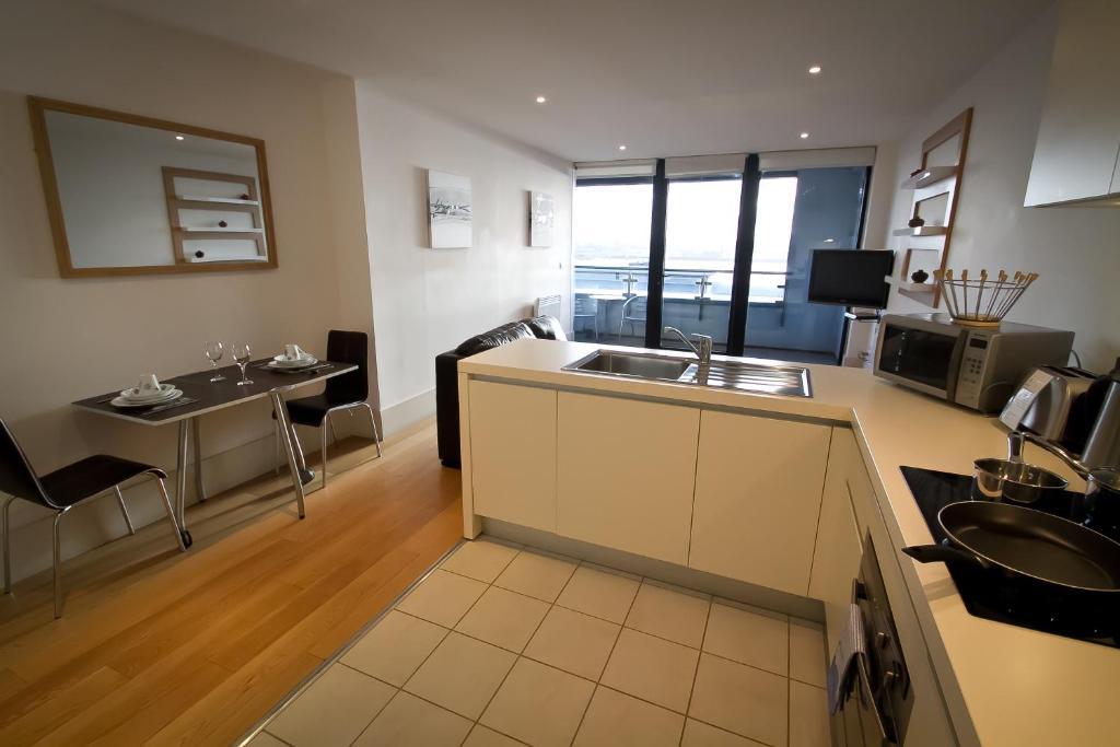 Merchant Quarters Apartments Liverpool Bilik gambar
