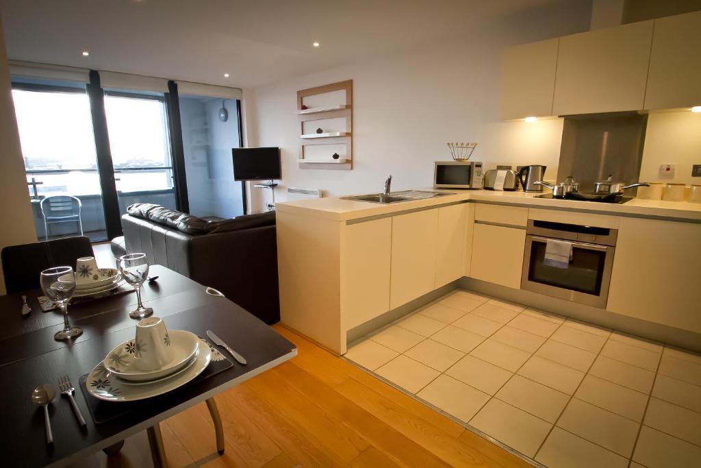 Merchant Quarters Apartments Liverpool Bilik gambar